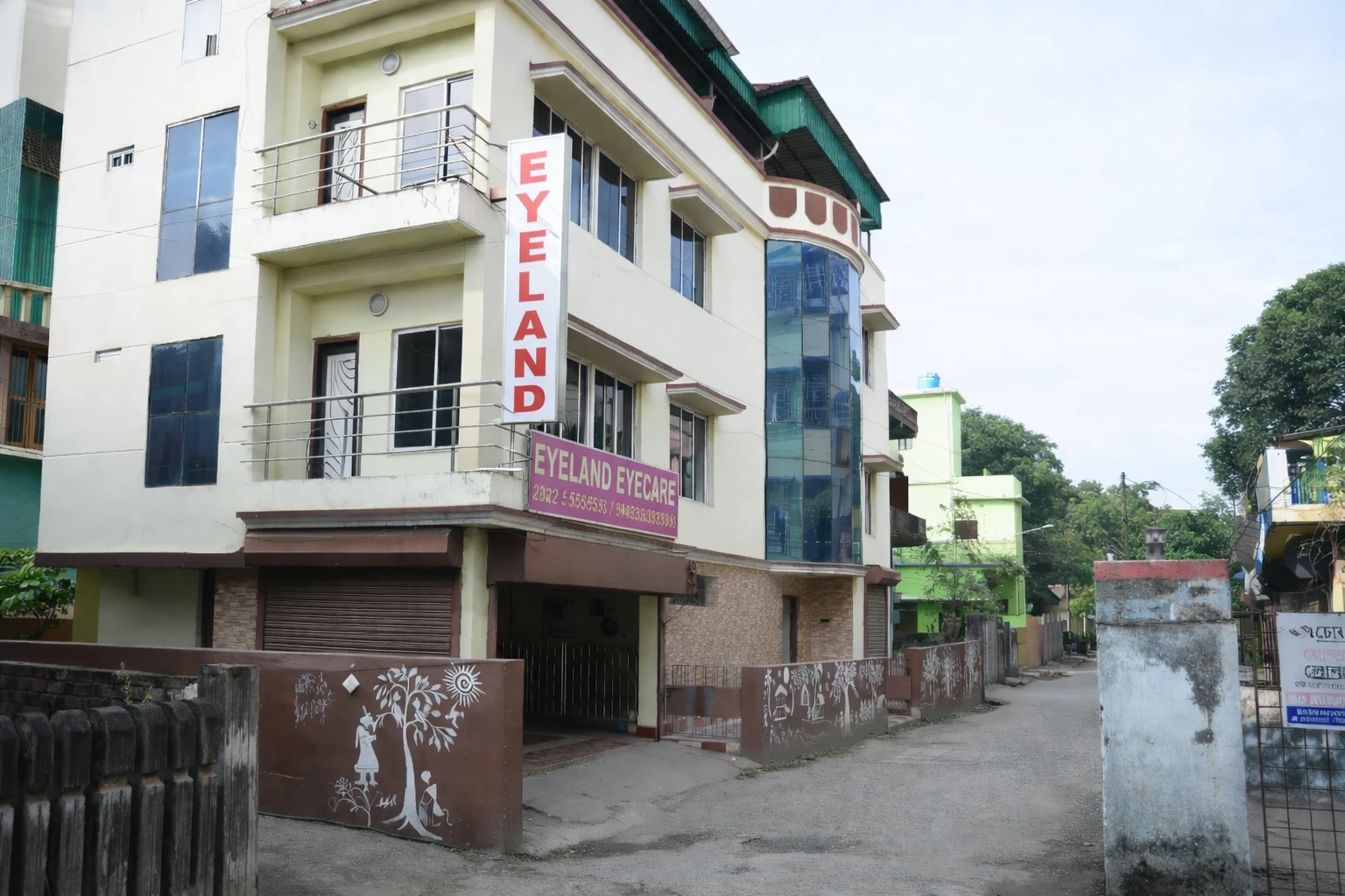 Eyeland Microsurgery Center exterior view